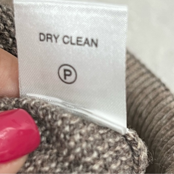 Raffi Men's L/52 wool Cashmere textured coffee V-Neck Sweater NWT - Picture 13 of 13